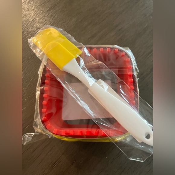 Sandwich cutter/sealer and Mini spatula - Picture 1 of 3